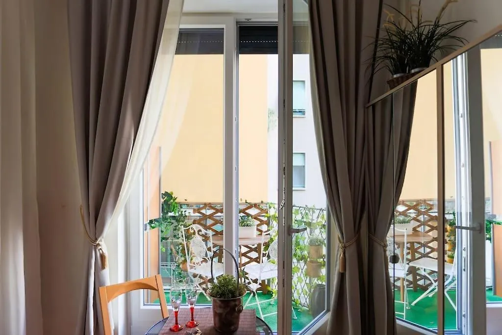 Porta Nuova Moscova: Cozy Apartment Near Duomo! ميلان